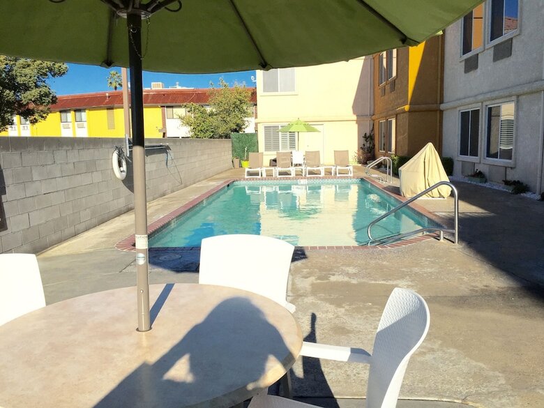 Hotel Comfort Suites