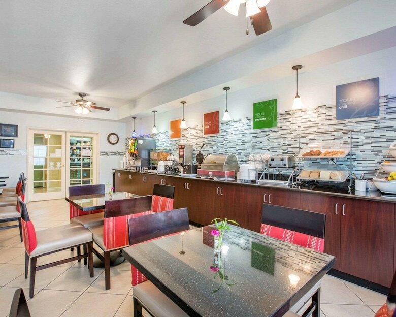 Hotel Comfort Suites