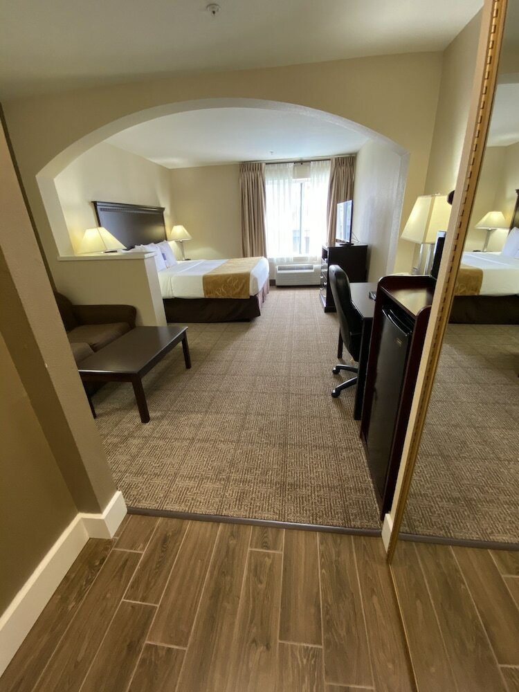 Hotel Comfort Suites