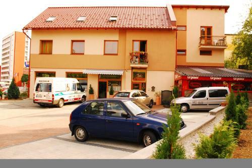 Hostal Penzion Majak