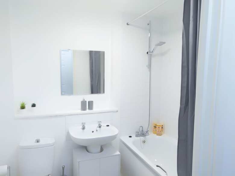 Central Apartment With Free Parking - By Doze