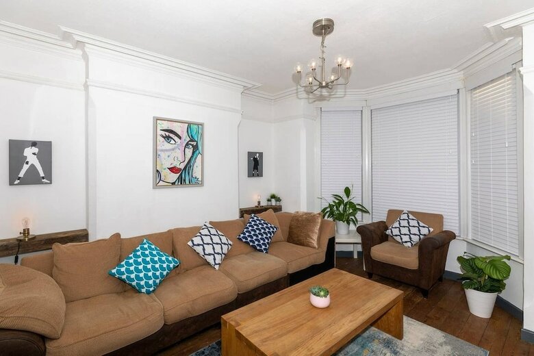 Arthouse Lovely Spacious 5 Bed House