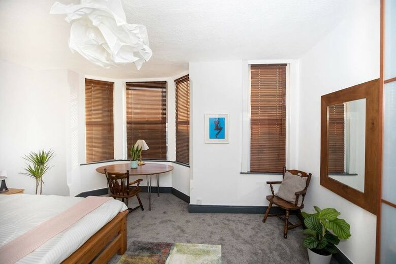 Arthouse Lovely Spacious 5 Bed House