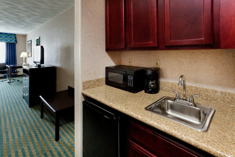Hotel Holiday Inn Express And Suites