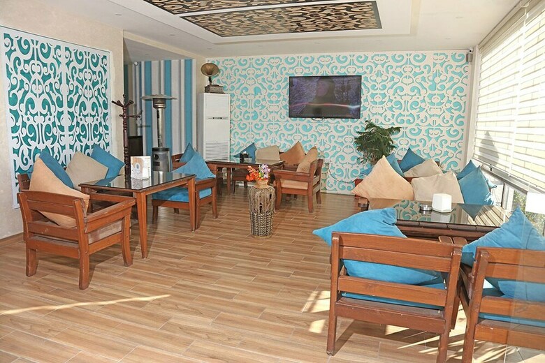 La Riva Hotel