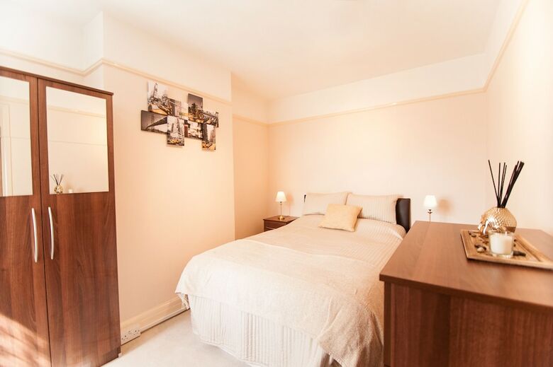 Watford Stays - 4bed House