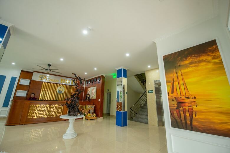 Rose Hotel