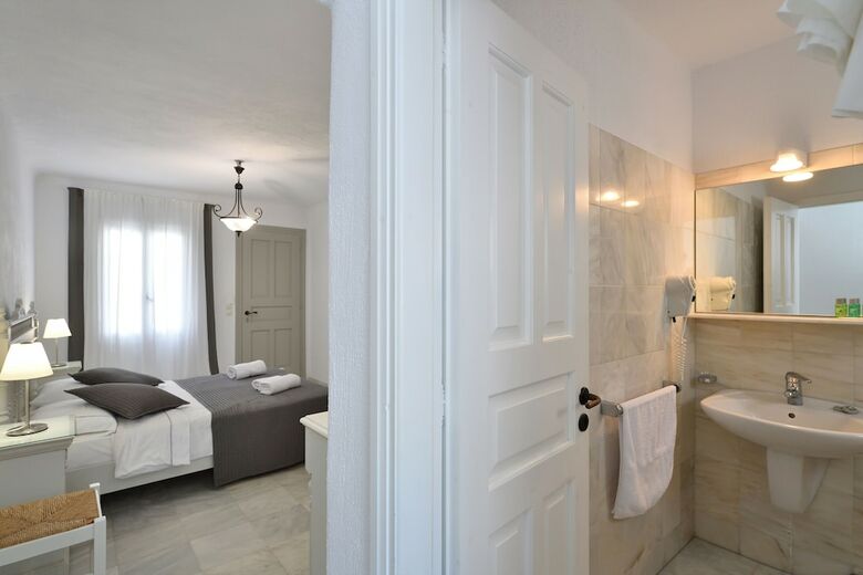 Hotel Parian Lithos