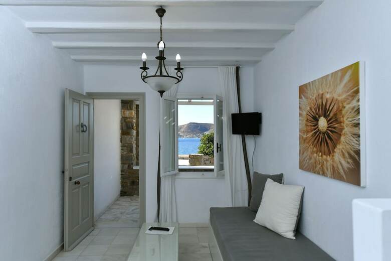 Hotel Parian Lithos