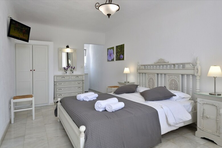 Hotel Parian Lithos