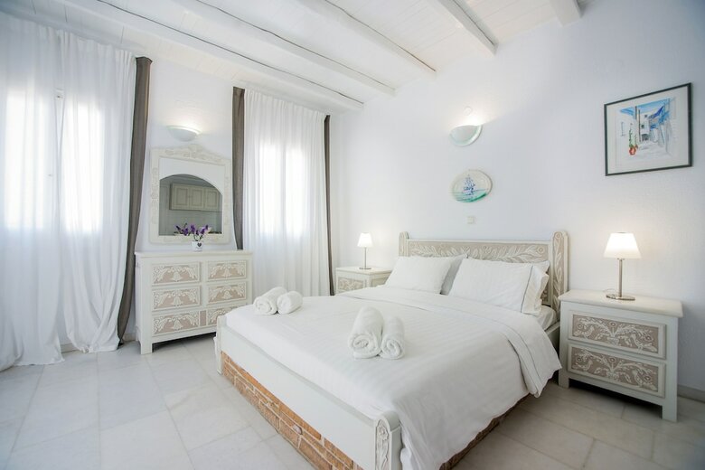 Hotel Parian Lithos