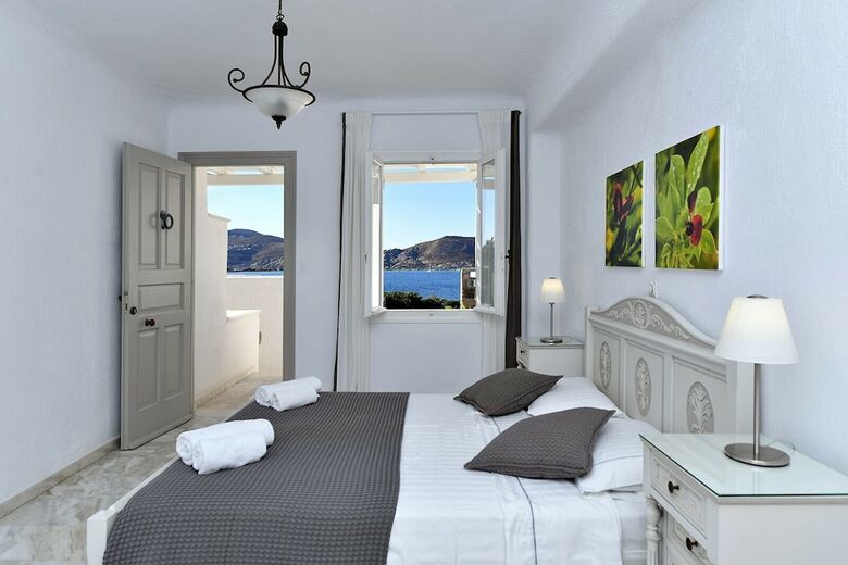 Hotel Parian Lithos