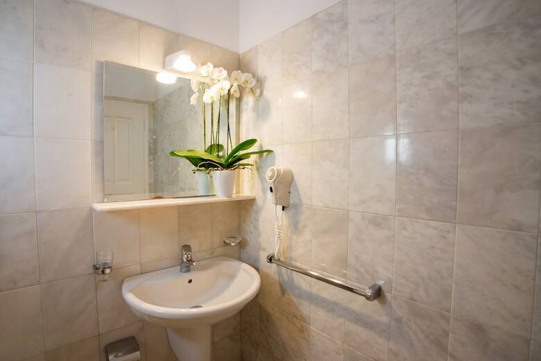 Hotel Parian Lithos