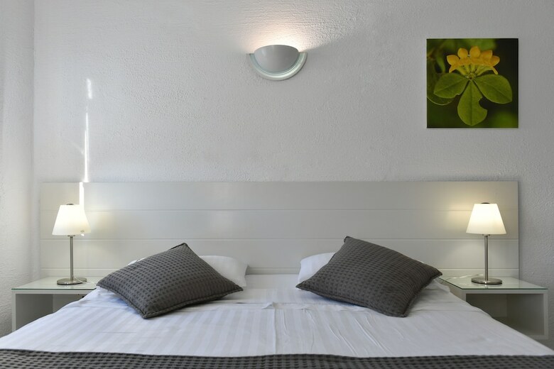 Hotel Parian Lithos
