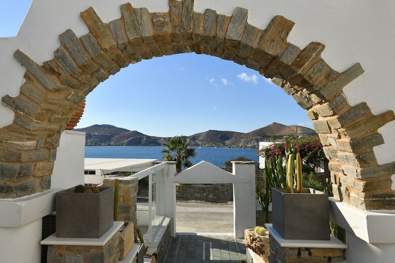 Hotel Parian Lithos