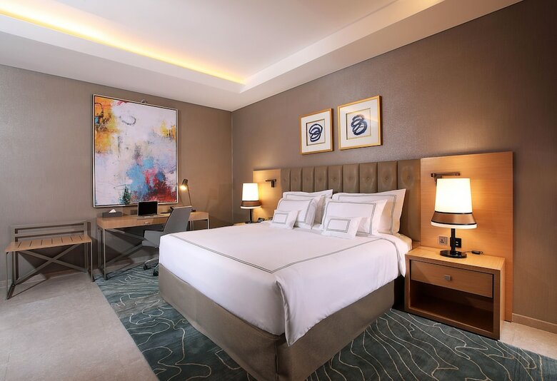 Grand Cosmopolitan Hotel
