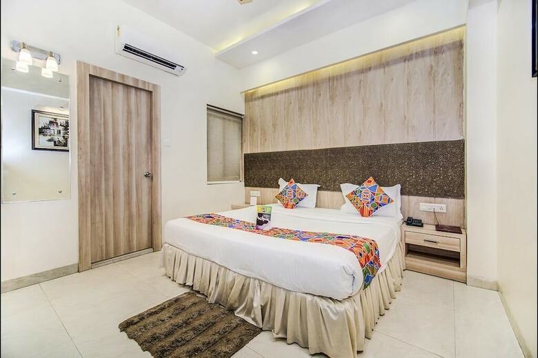Hotel Ratana International