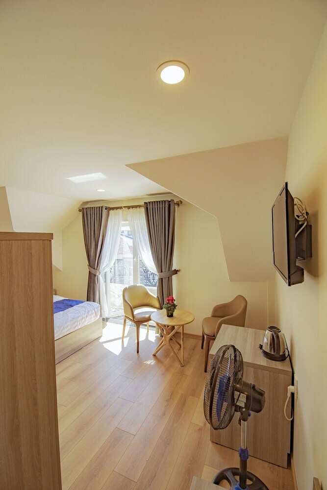 Khanh Uyen Hotel