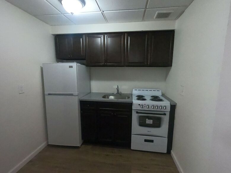 Hotel Executive Inn & Suites