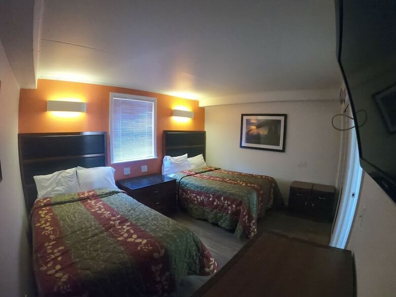 Hotel Executive Inn & Suites