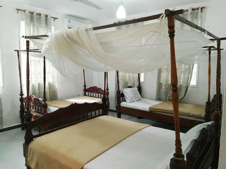 Hostal Sharook Lodge