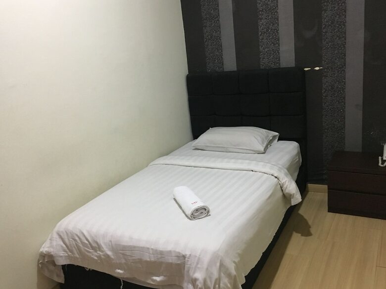 Oyo 89856 Mf Hotel
