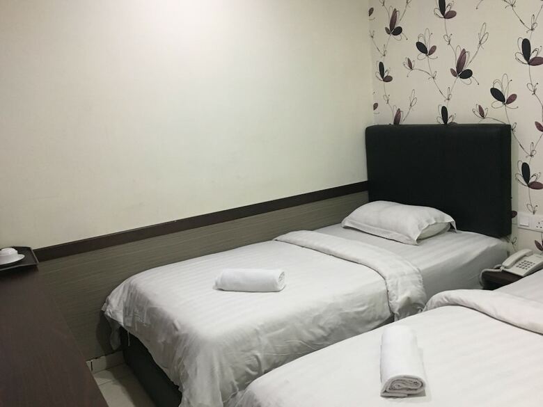 Oyo 89856 Mf Hotel