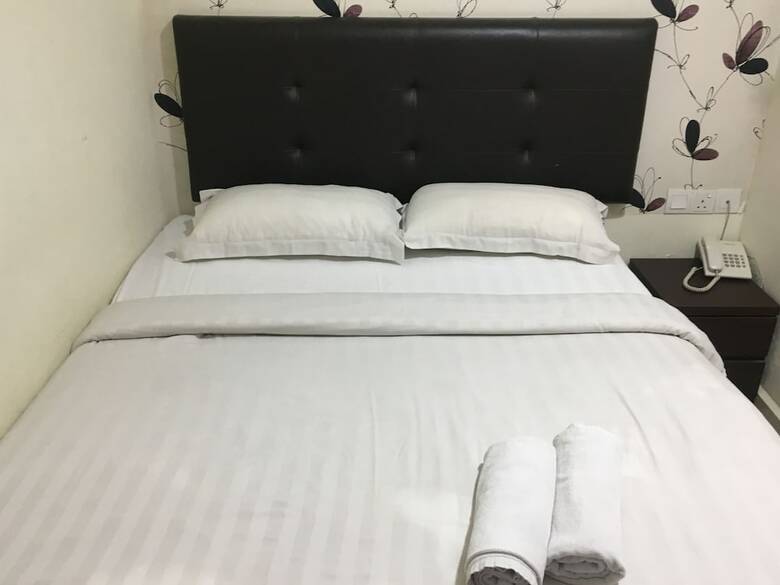 Oyo 89856 Mf Hotel