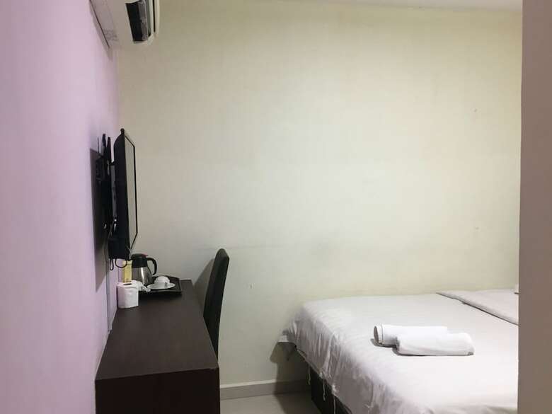 Oyo 89856 Mf Hotel