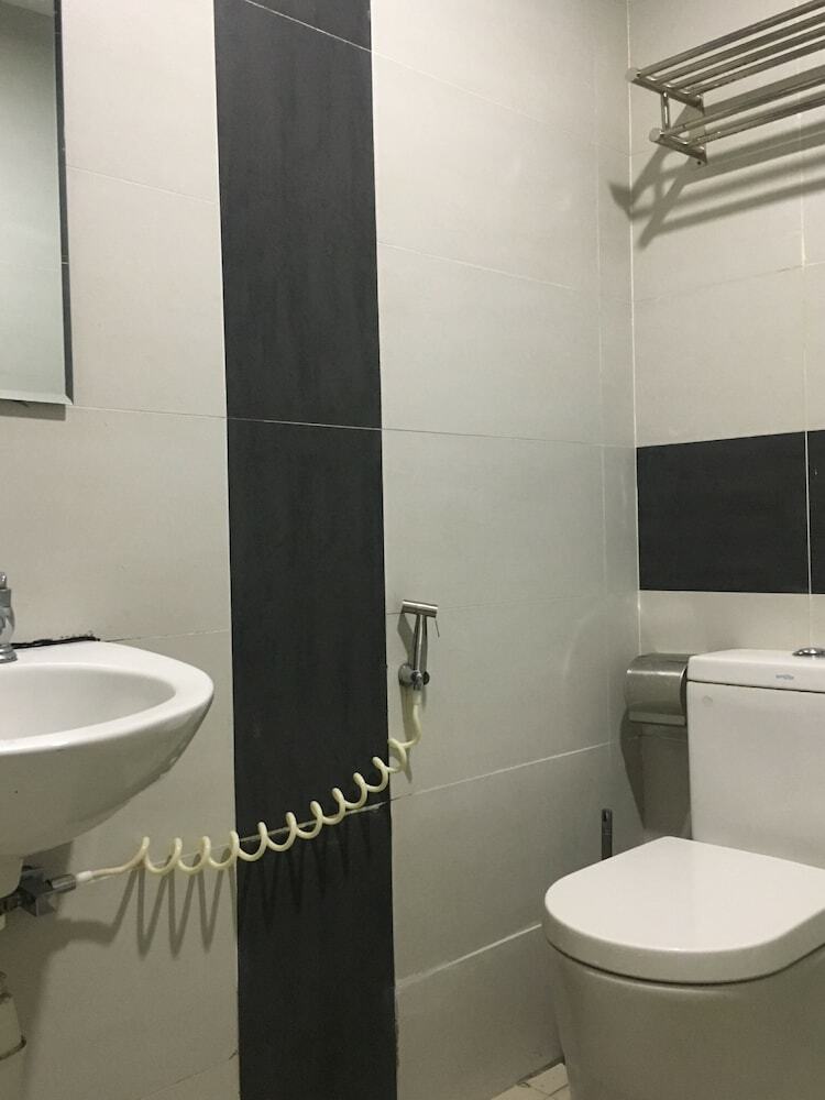 Oyo 89856 Mf Hotel