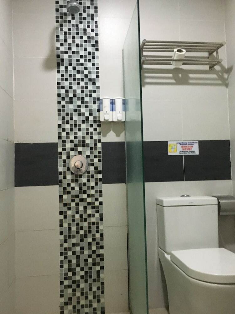 Oyo 89856 Mf Hotel