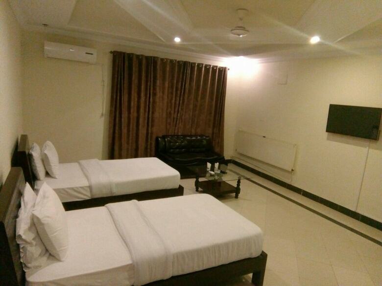 Hotel Capri Residency