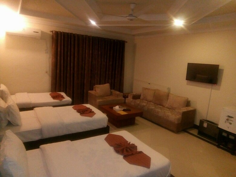 Hotel Capri Residency