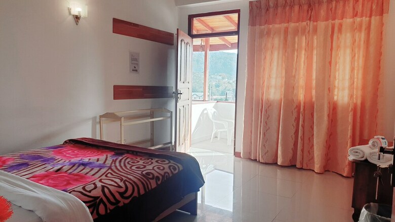 Hotel Oviya Guest