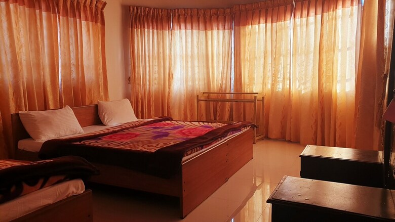 Hotel Oviya Guest