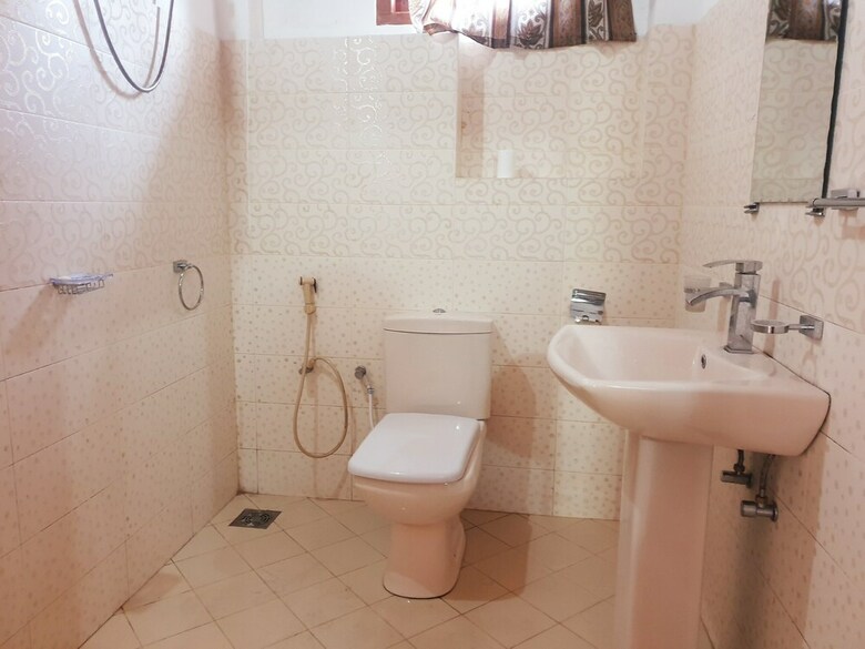 Hotel Oviya Guest