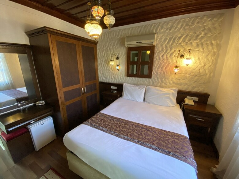 Cicerone Lodge Hotel