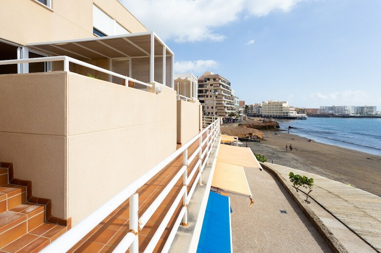 Beach Life Apartment, Exclusive Seafront Triplex