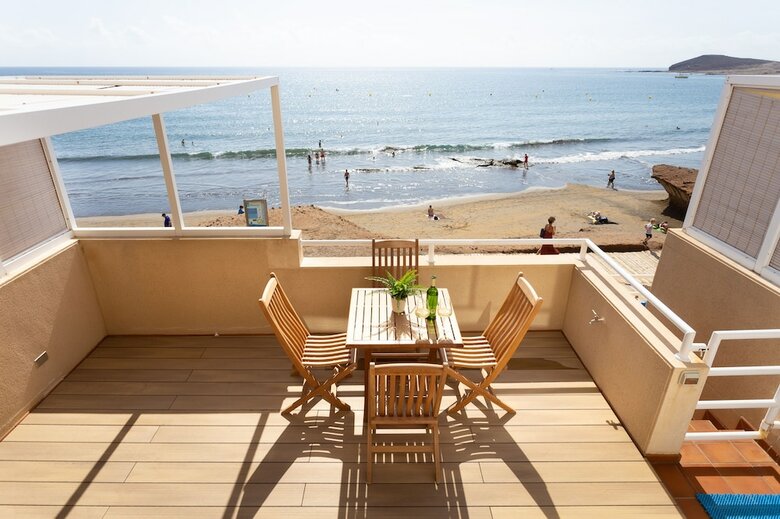 Beach Life Apartment, Exclusive Seafront Triplex