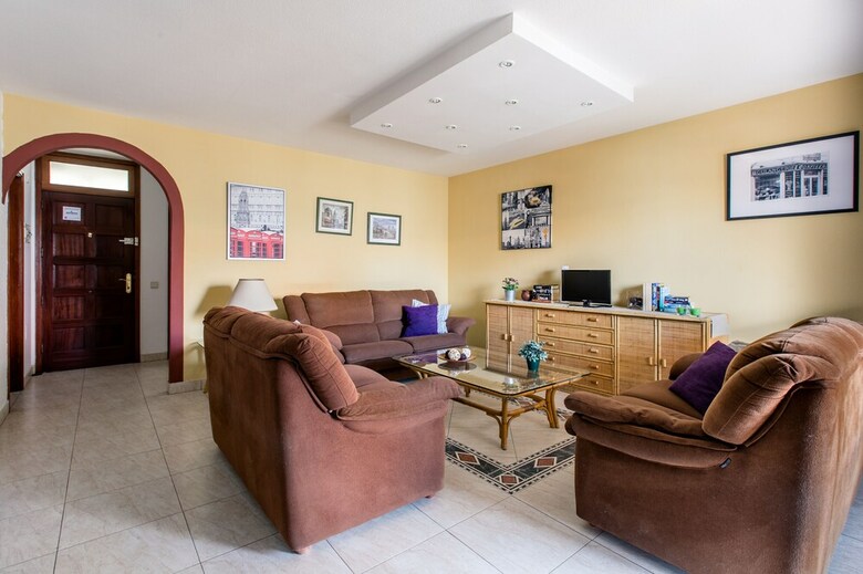 The Midpoint Apartment, Coastal Life Between The Two Beaches