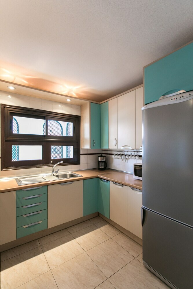 The Midpoint Apartment, Coastal Life Between The Two Beaches