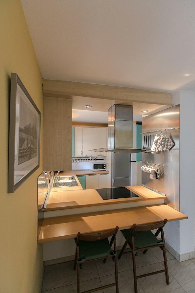 The Midpoint Apartment, Coastal Life Between The Two Beaches