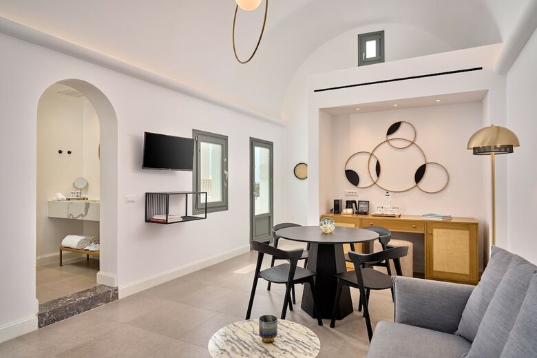 Alleys Boutique &  Spa Hotel