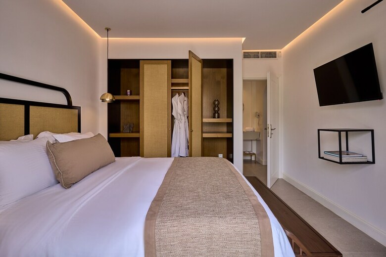 Alleys Boutique &  Spa Hotel