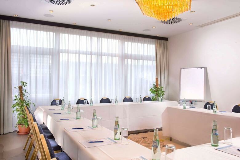Hotel Wyndham Stuttgart Airport Messe