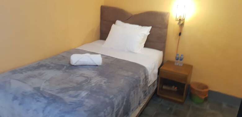 Hostal Dewi Sri Guesthouse - Hostel