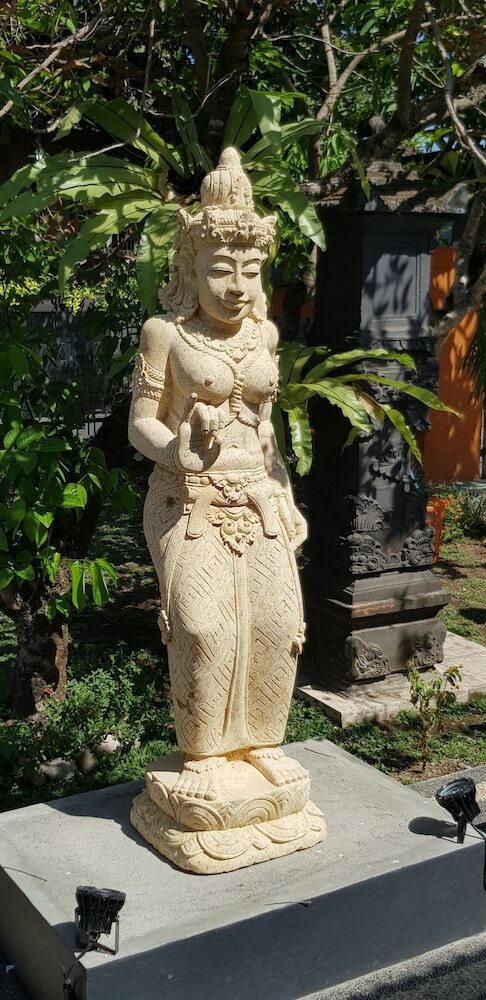 Hostal Dewi Sri Guesthouse - Hostel
