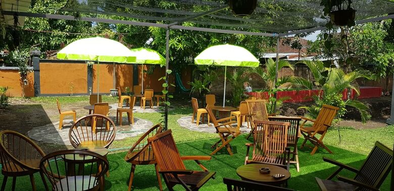 Hostal Dewi Sri Guesthouse - Hostel
