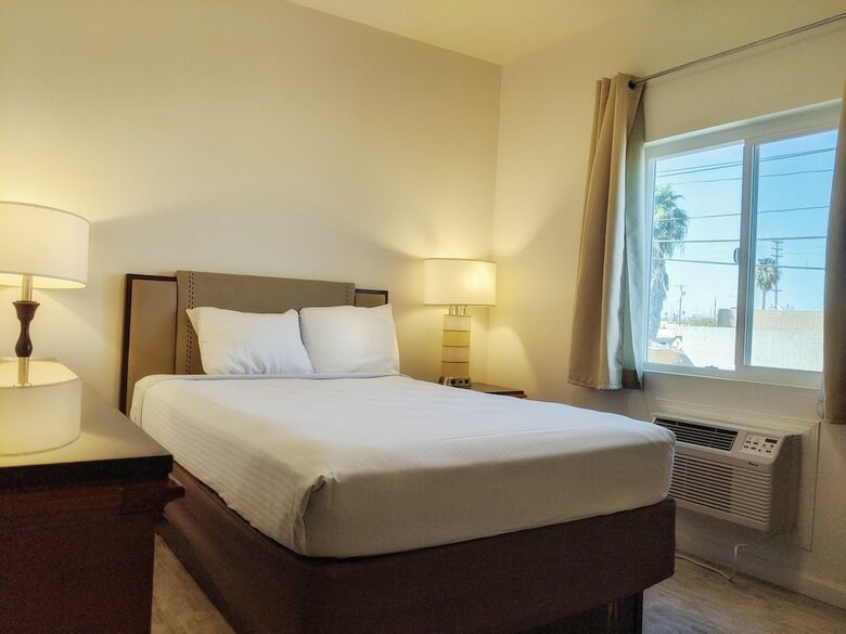 Hostal Anchor Pointe Inn