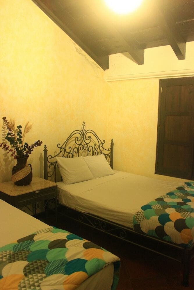 Bed & Breakfast Hotel Antigua Inn Central